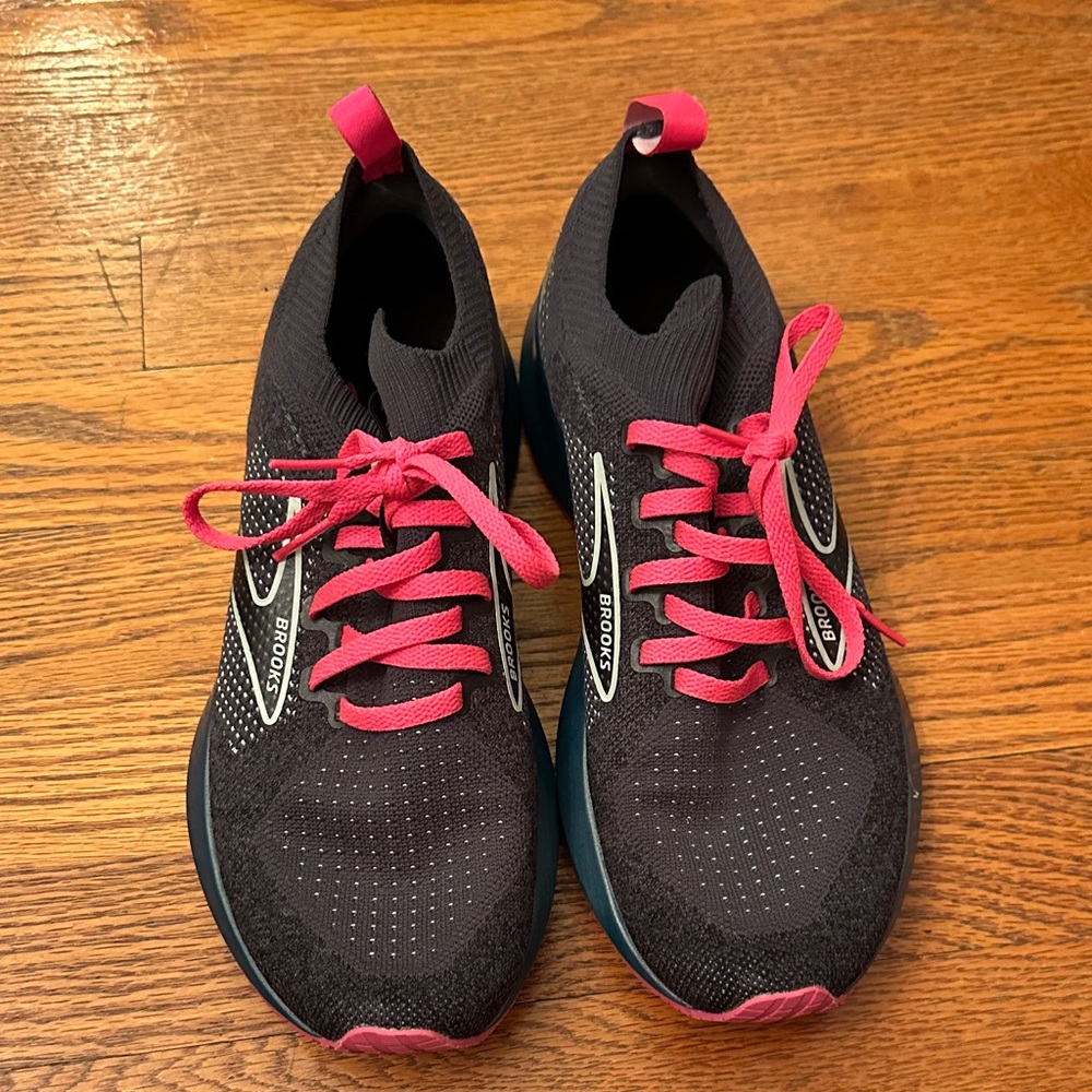 Brooks Women's Athletic Shoes in Black and Pink